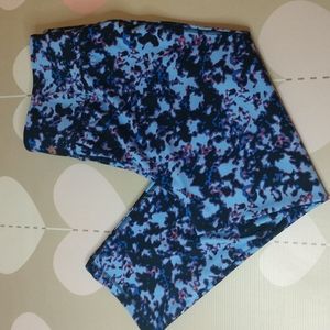 LIVI Active cropped blue black leggings. Size 14/16
